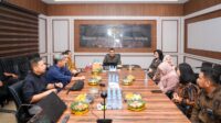37. Kunjungi Dua Kantah di Sumut, Wamen Ossy Monitoring Kesiapan WBBM hingga Serahkan Sertipikat kepada Masyarakat